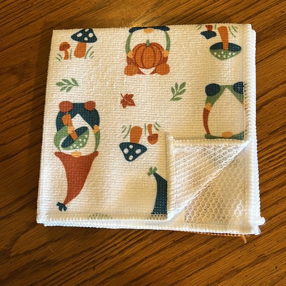 Autumn Gnome, set of Oven Mitt, Pot holder, and 2 Microfiber Dishcloths. - Picture 3 of 6